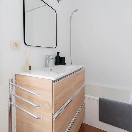 By Llorente Apartment *