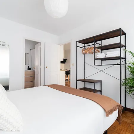 By Llorente Apartment *