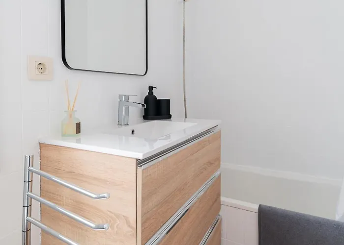 By Llorente Apartment *