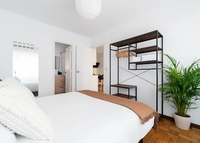 By Llorente Apartment *